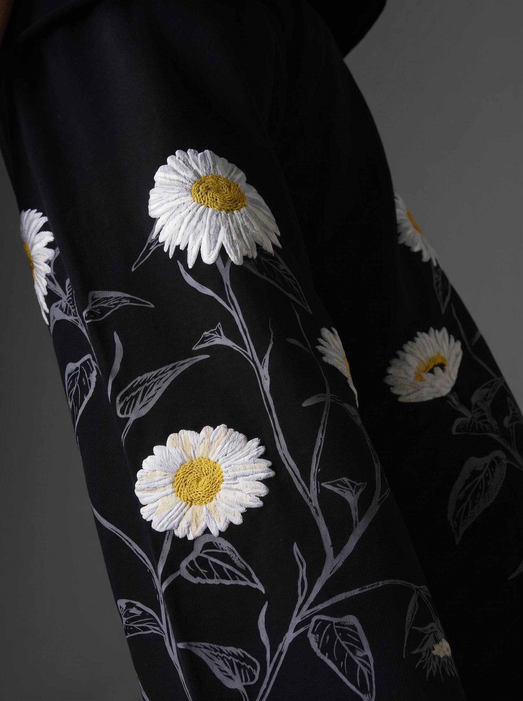 Midnight Daisy Premium Pants | Grantiro®